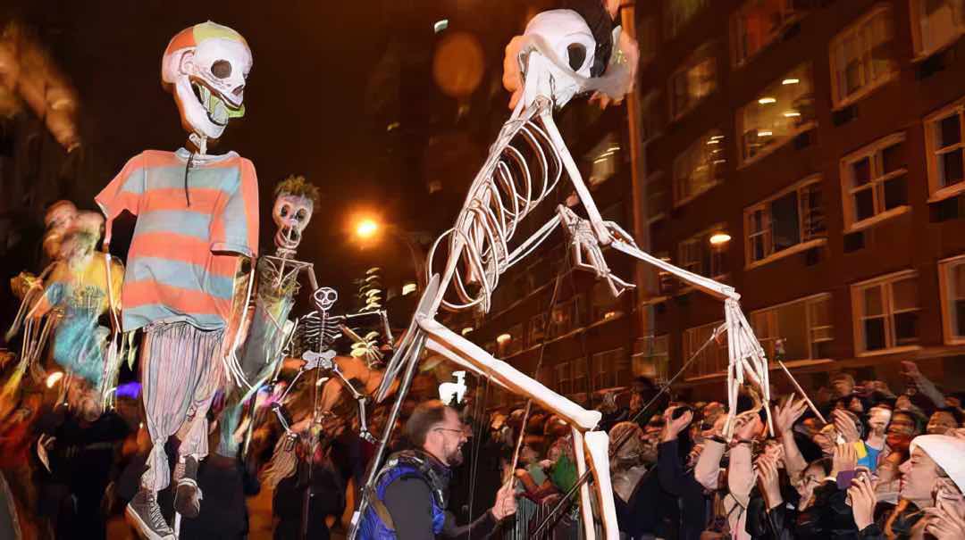 ss_skeletons_and_crowd - 1080 wide